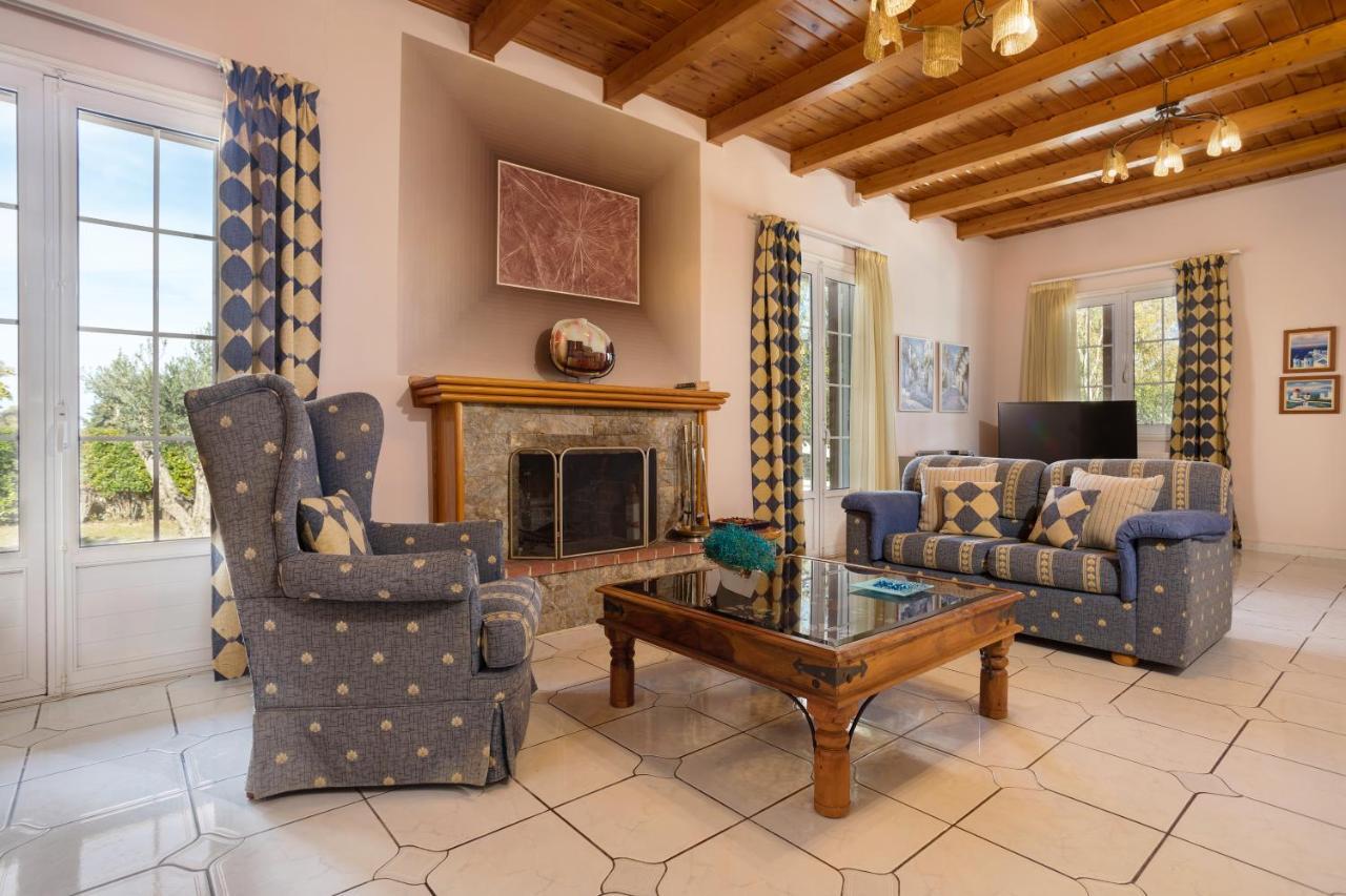 Ilenia's 3 Bedroom House With Private Pool Laganas