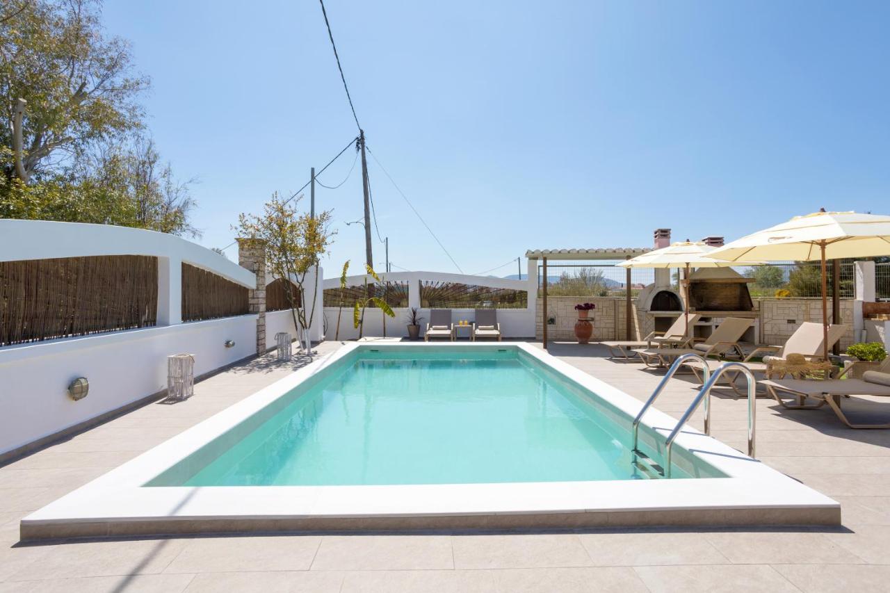 Ilenia's 3 Bedroom House With Private Pool *