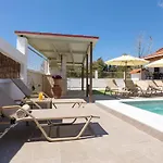 Ilenia\'S 3 Bedroom House With Private Pool